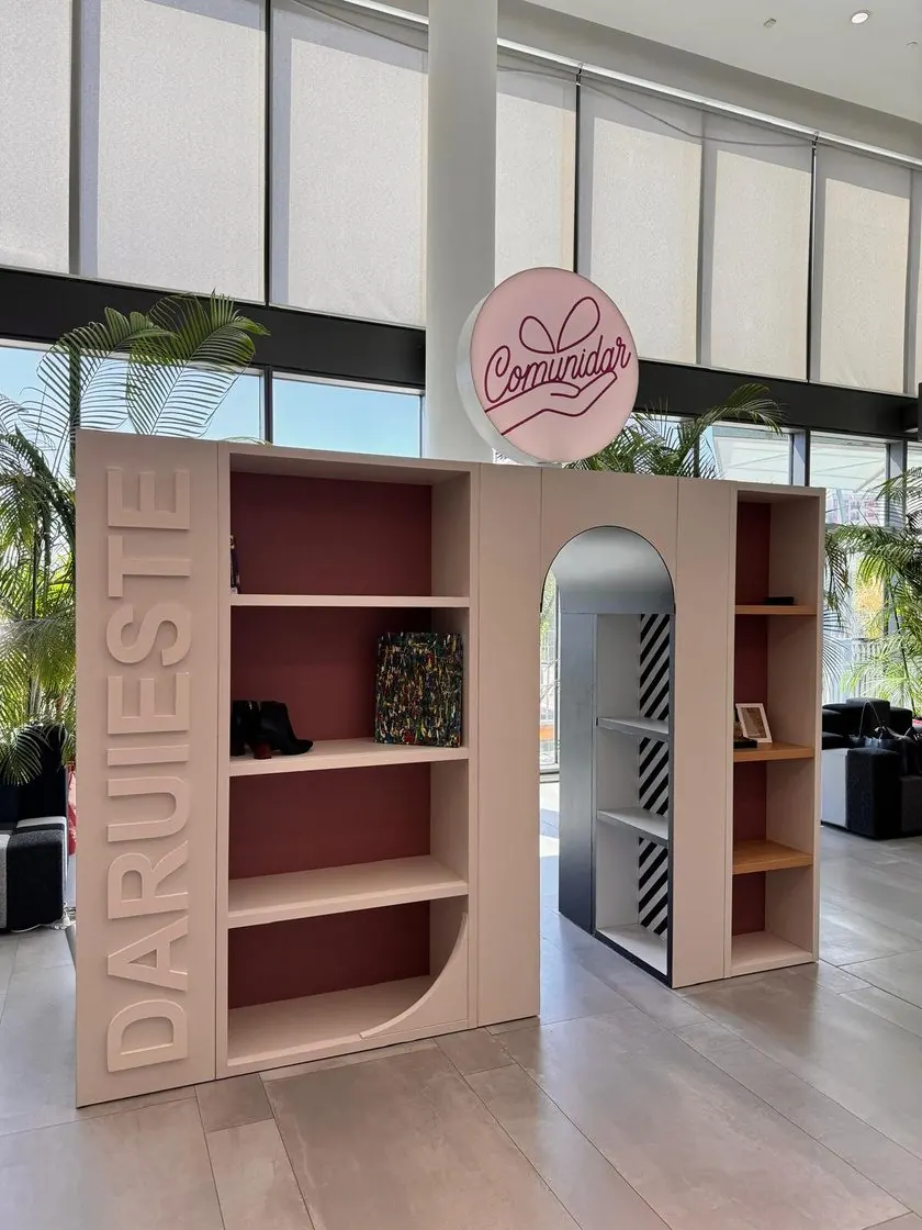 Acelasi stand, realizat si montat